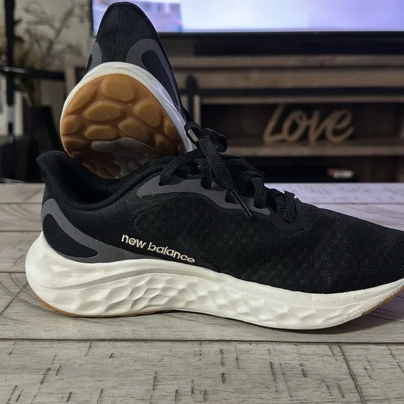 ♥️ New Balance Fresh Foam Tennis Shoe - Picture 3 of 9